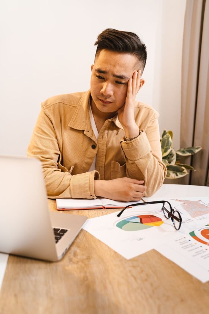 WooCommerce SEO mistakes Singapore store owners make shown on a declining organic traffic dashboard