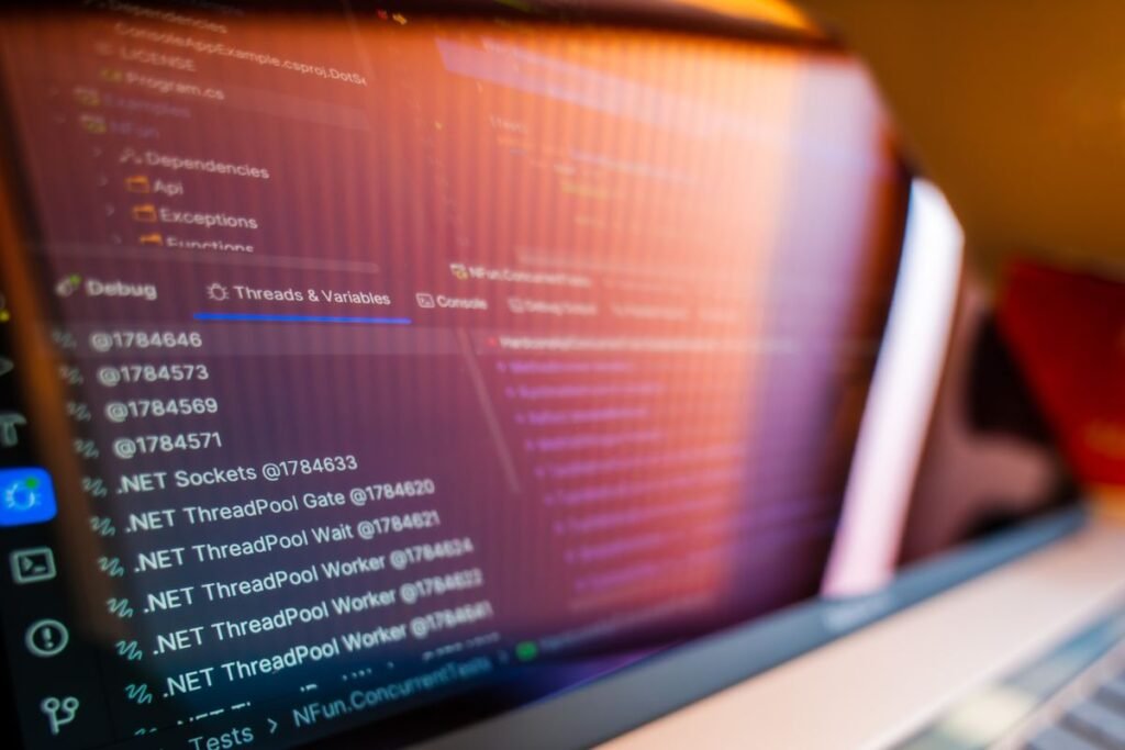Fix broken links Singapore website crawl report showing 404 errors on screen