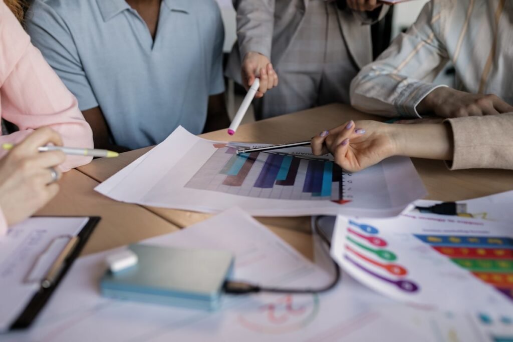 Comparing a specialist and an integrated SEO marketing company Singapore businesses might hire