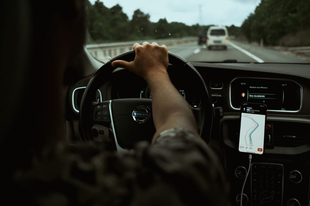 Driver in Singapore using a spoken query, illustrating voice search seo for local businesses